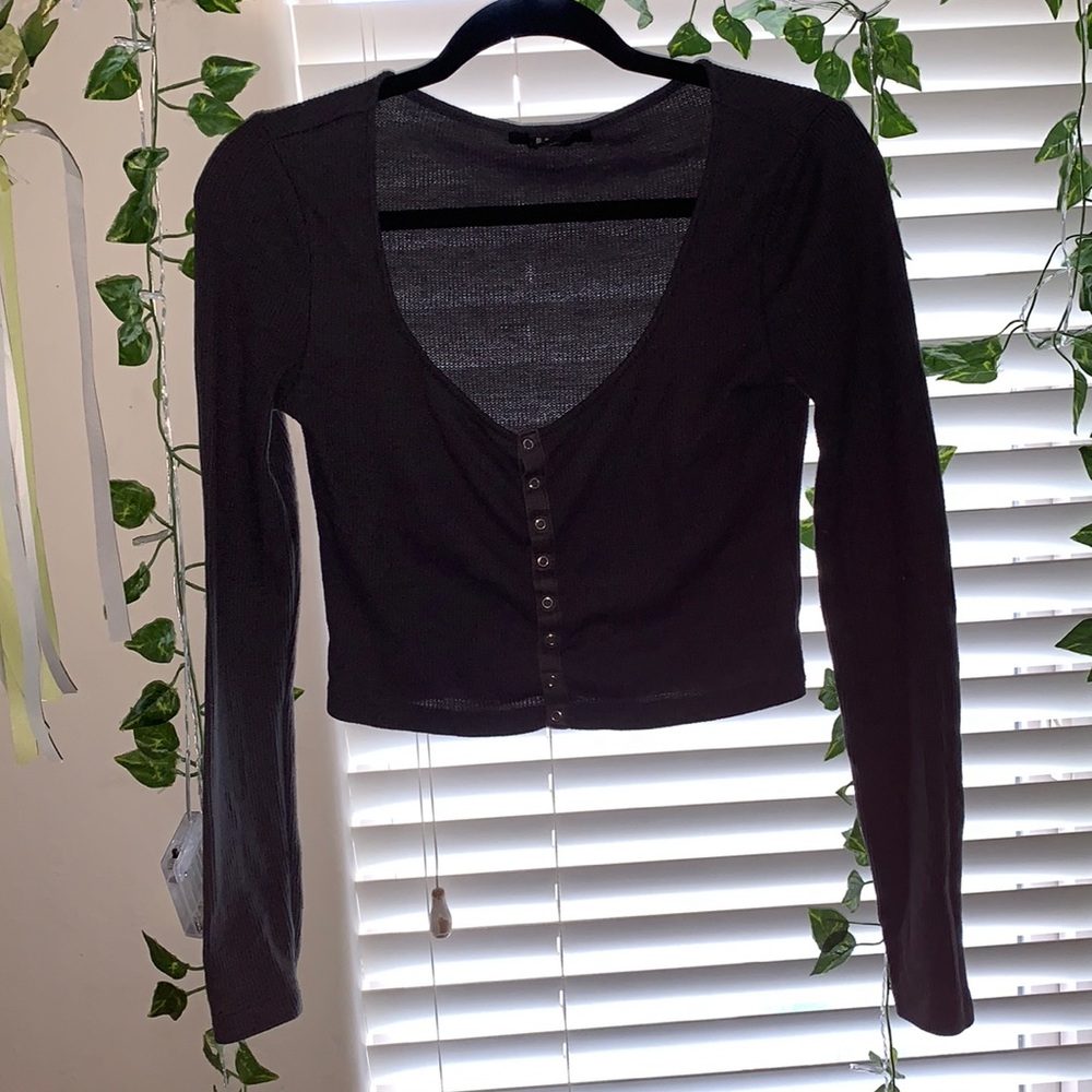 Forever21 dark gray long sleeve button up crop top